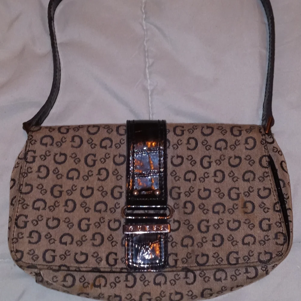 EUC Guess hand bag - Picture 1 of 4
